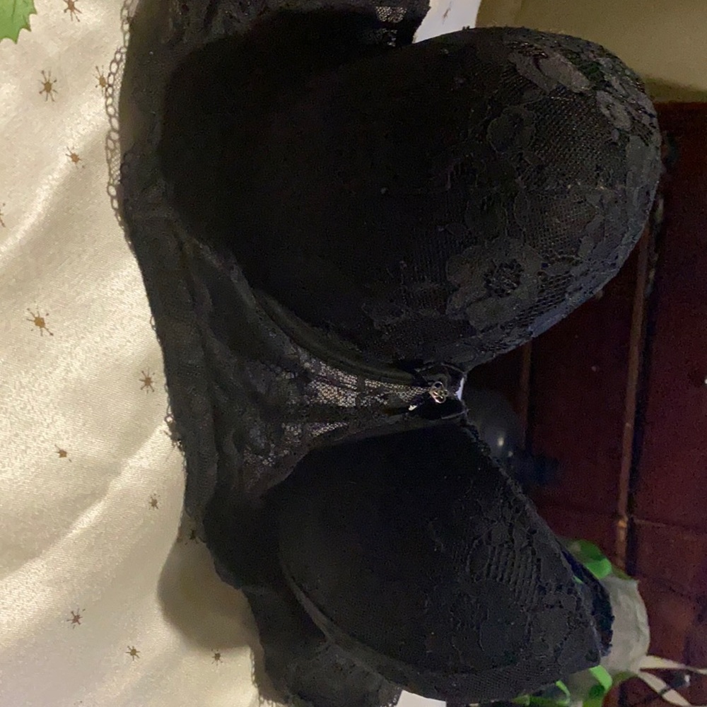 Victoria’s Secret black lace bra